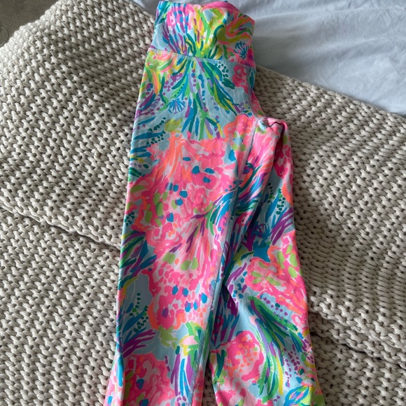 Lilly Pulitzer multi color capris leggings size s - Picture 4 of 4